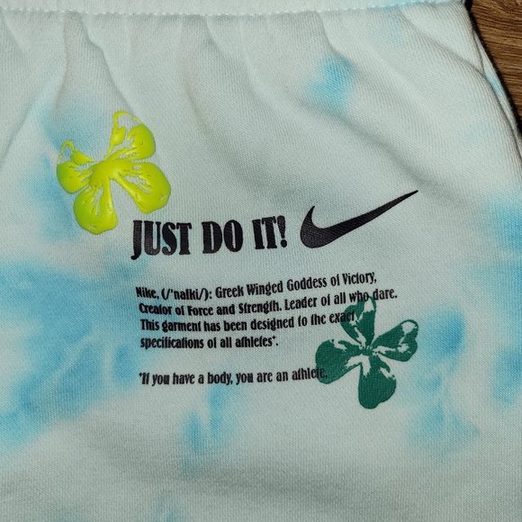 Nike Women's Sportswear Fleece Shorts Size Large Blue Cloud DM1547-474 New - Picture 3 of 8